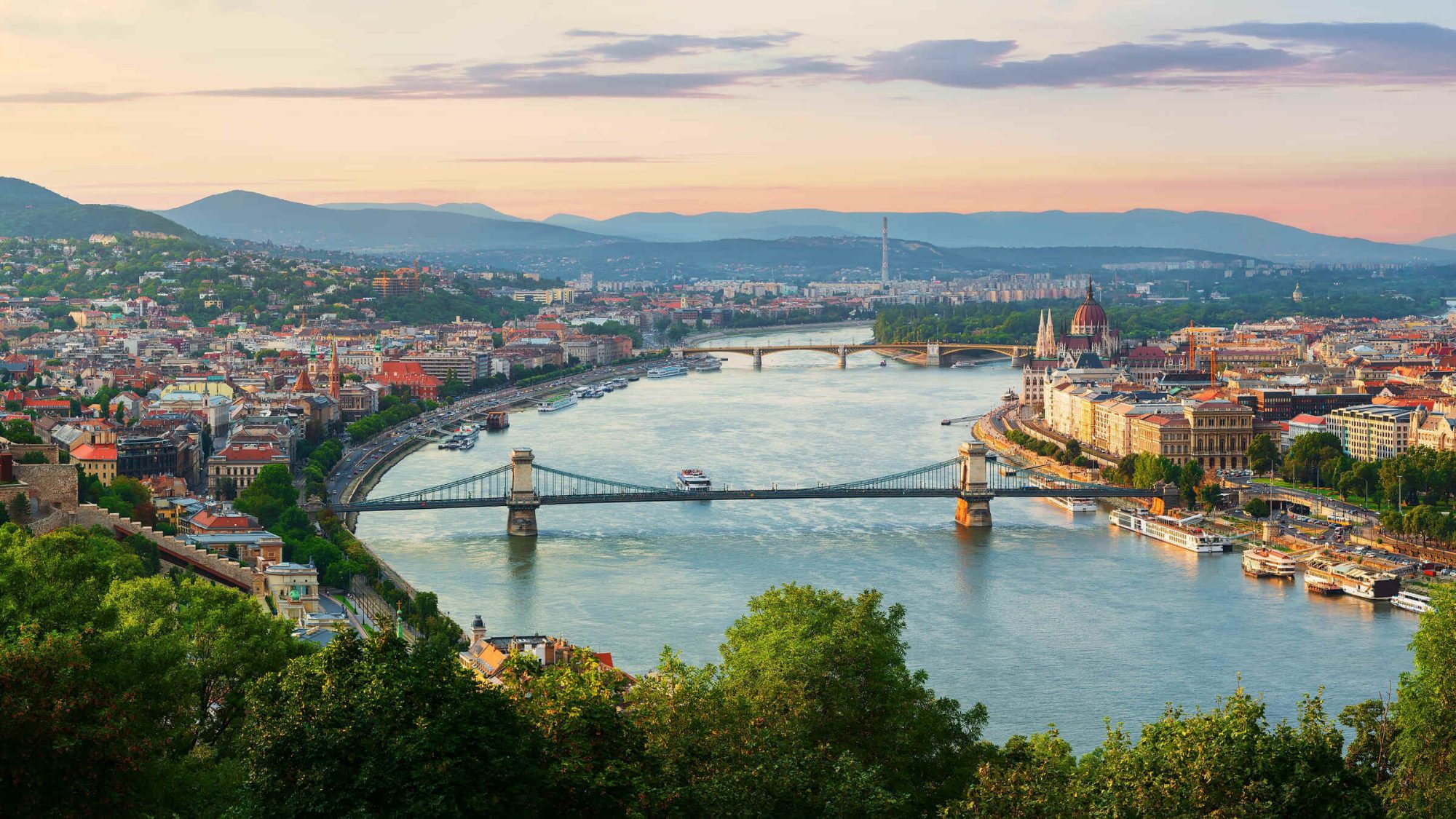 معرفی غذاها و رستوران های محلی بوداپست (Budapest) و آداب و فرهنگ غذایی این شهر  